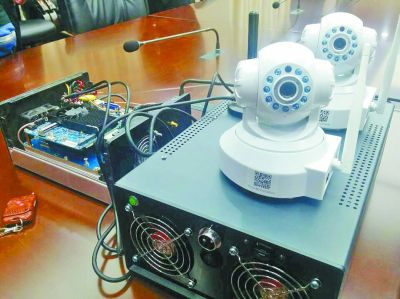 “快递员”箱里装伪基站 一天发40万条诈骗短信 