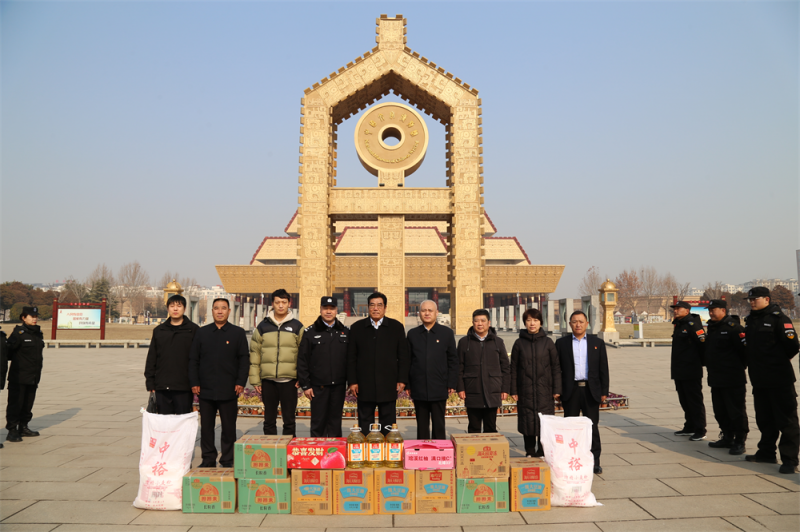 1月29日省保协领导慰问安阳困难保安员